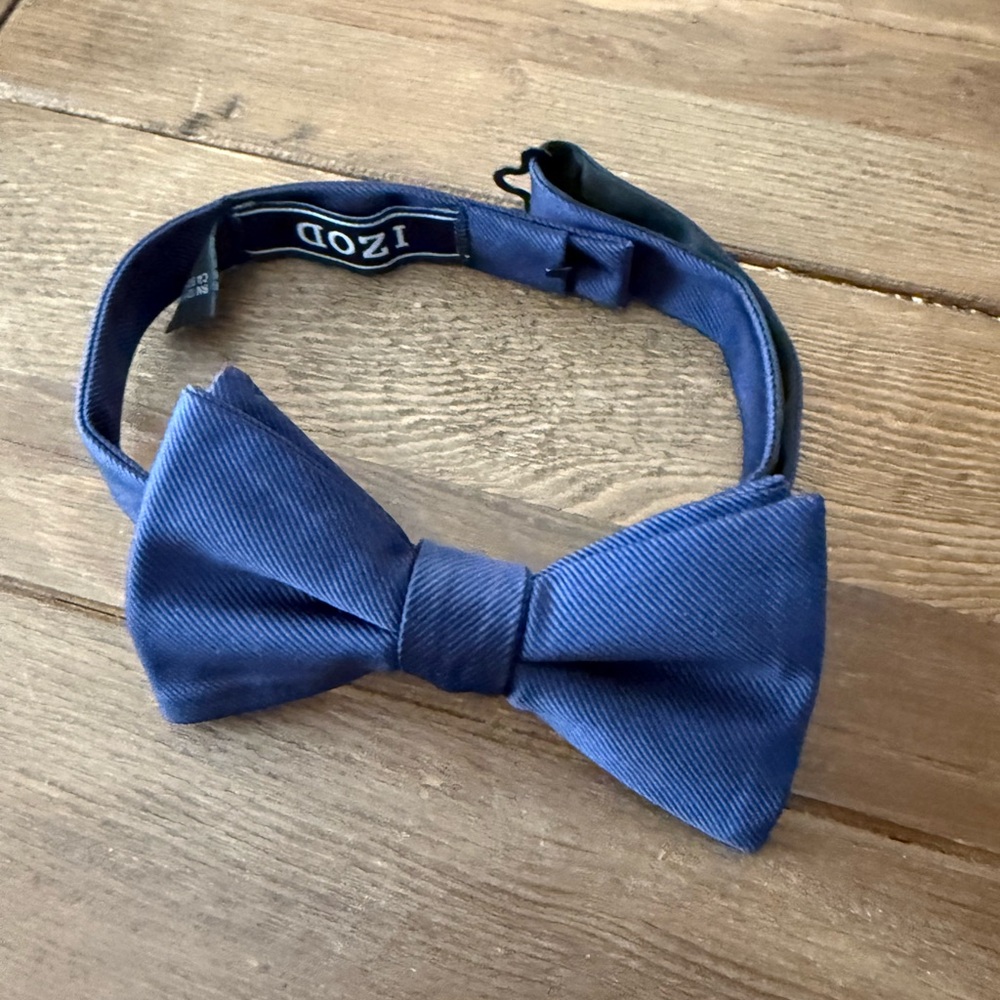 Izod Navy Bow Tie